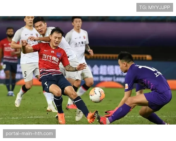 面对裁判争议和球员续约，俱乐部如何平衡内部稳定与外部公平？