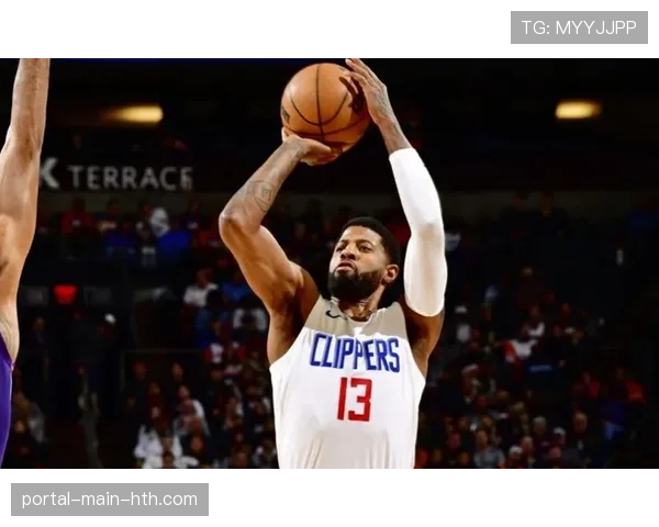 特写：保罗-乔治赛后加练底角三分，为球队战术跑位查缺补漏